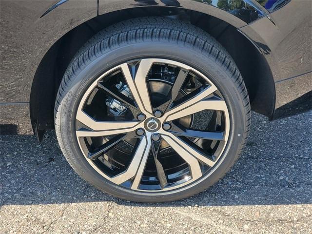 Photo of 2025 Onyx Black Metallic Volvo XC60
