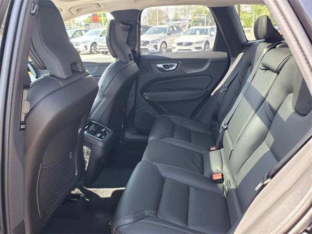 Photo of 2025 Onyx Black Metallic Volvo XC60