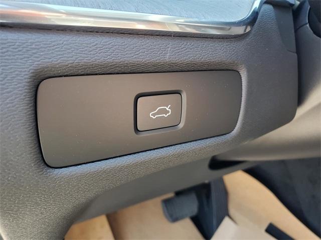 Photo of 2025 Onyx Black Metallic Volvo XC60