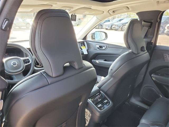 Photo of 2025 Onyx Black Metallic Volvo XC60