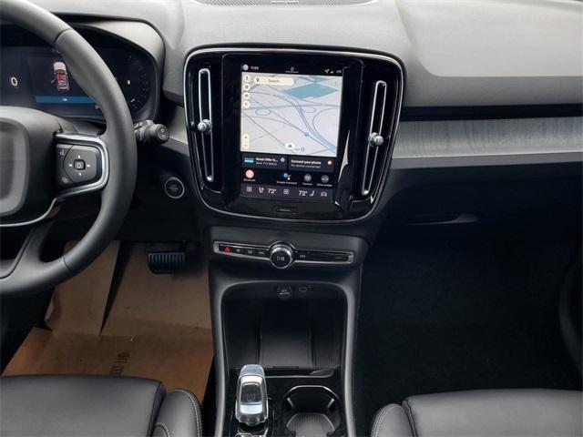 Photo of 2026 Metallic Volvo XC40