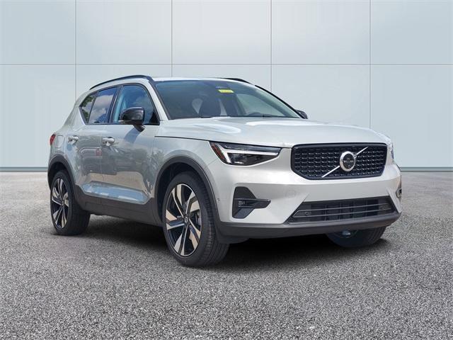Photo of 2026 Metallic Volvo XC40