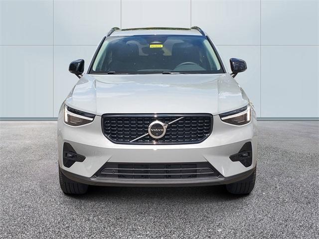 Photo of 2026 Metallic Volvo XC40