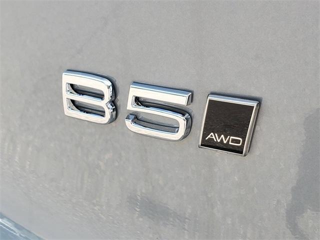 Photo of 2026 Metallic Volvo XC40