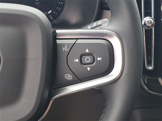 Photo of 2026 Metallic Volvo XC40