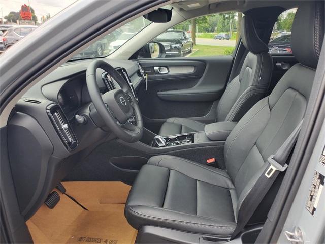 Photo of 2026 Metallic Volvo XC40