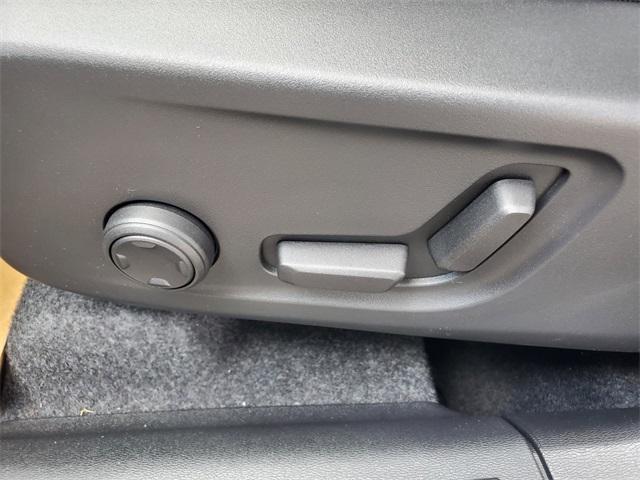 Photo of 2026 Metallic Volvo XC40