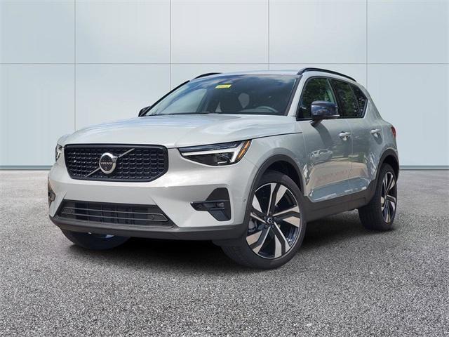 Photo of 2026 Metallic Volvo XC40