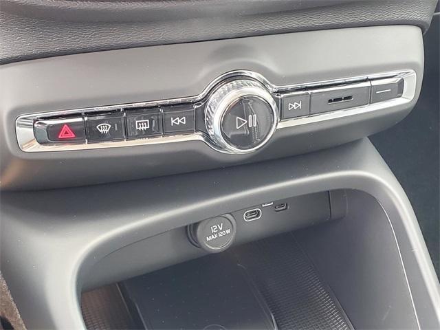 Photo of 2026 Metallic Volvo XC40