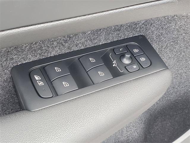 Photo of 2026 Metallic Volvo XC40