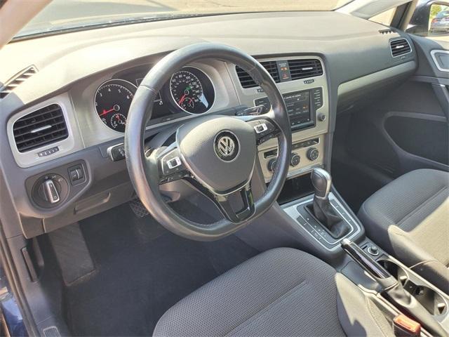 Photo of 2017 Night Blue Metallic Volkswagen Golf SportWagen
