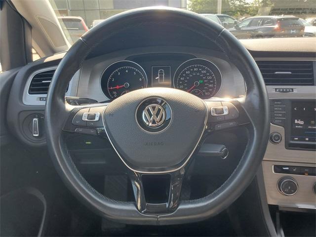 Photo of 2017 Night Blue Metallic Volkswagen Golf SportWagen