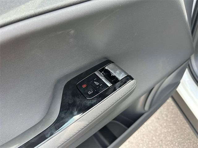 Photo of 2025 Snow Metallic Polestar 3
