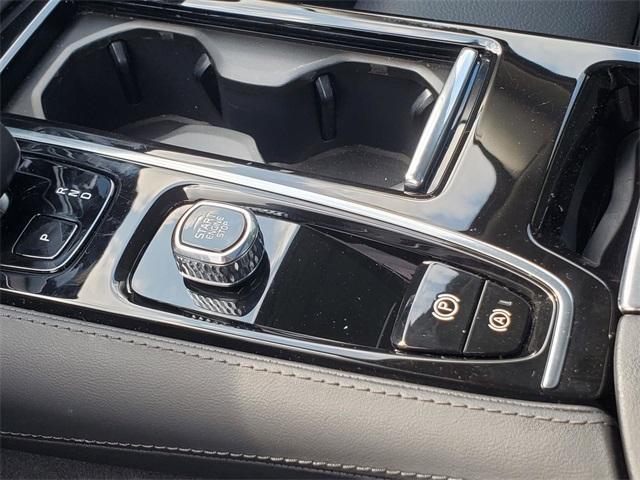 Photo of 2024 Denim Blue Metallic Volvo S60 Recharge Plug-In Hybrid
