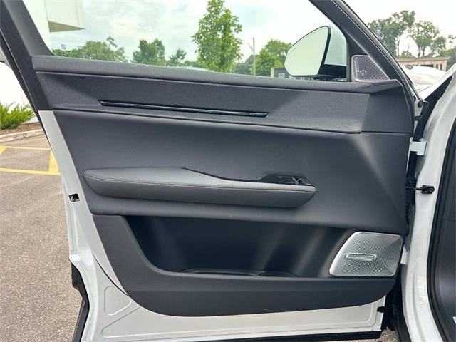 Photo of 2025 Snow Metallic Polestar 3