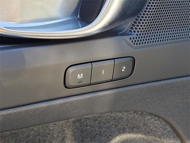 Photo of 2023 Crystal White Metallic Volvo XC40 Recharge Pure Electric