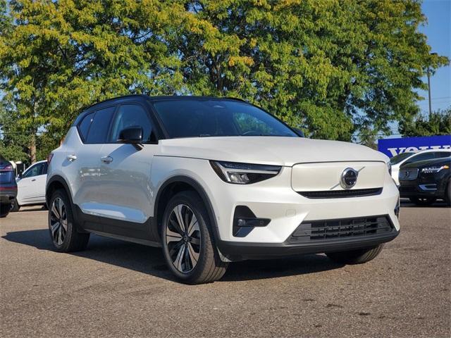 Photo of 2023 Crystal White Metallic Volvo XC40 Recharge Pure Electric