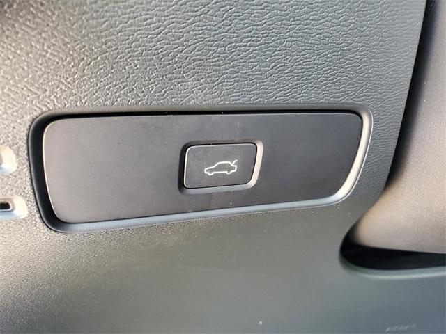 Photo of 2023 Crystal White Metallic Volvo XC40 Recharge Pure Electric