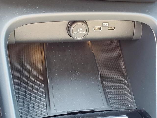 Photo of 2023 Crystal White Metallic Volvo XC40 Recharge Pure Electric
