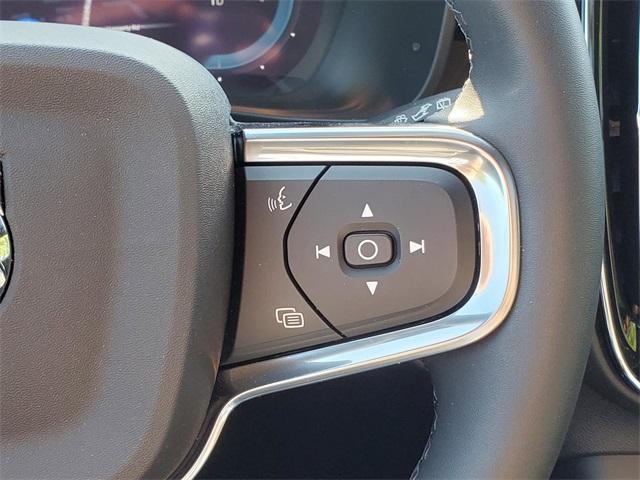 Photo of 2023 Crystal White Metallic Volvo XC40 Recharge Pure Electric