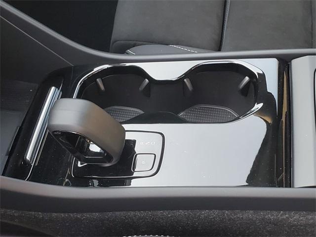 Photo of 2023 Crystal White Metallic Volvo XC40 Recharge Pure Electric
