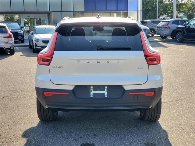 Photo of 2023 Crystal White Metallic Volvo XC40 Recharge Pure Electric