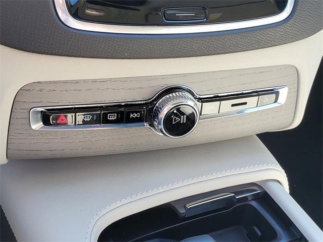 Photo of 2025 Onyx Black Metallic Volvo XC90 Plug-In Hybrid