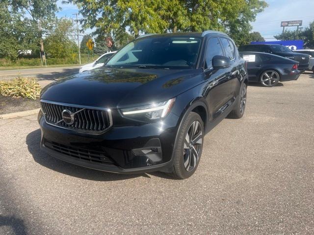 Photo of 2023 Onyx Black Metallic Volvo XC40
