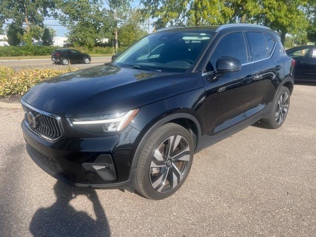 Photo of 2023 Onyx Black Metallic Volvo XC40