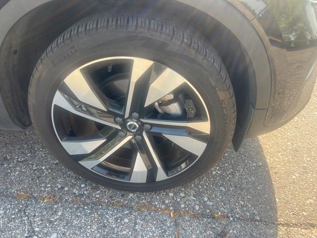 Photo of 2023 Onyx Black Metallic Volvo XC40