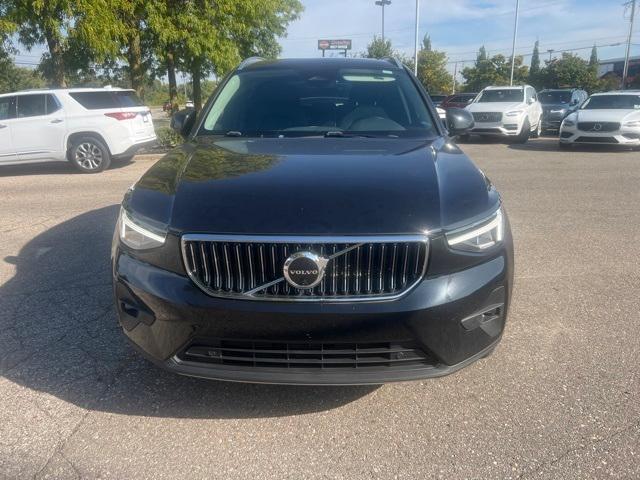 Photo of 2023 Onyx Black Metallic Volvo XC40