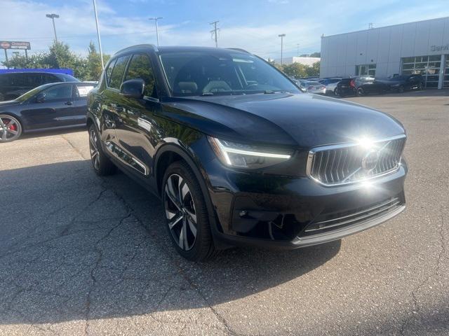 Photo of 2023 Onyx Black Metallic Volvo XC40