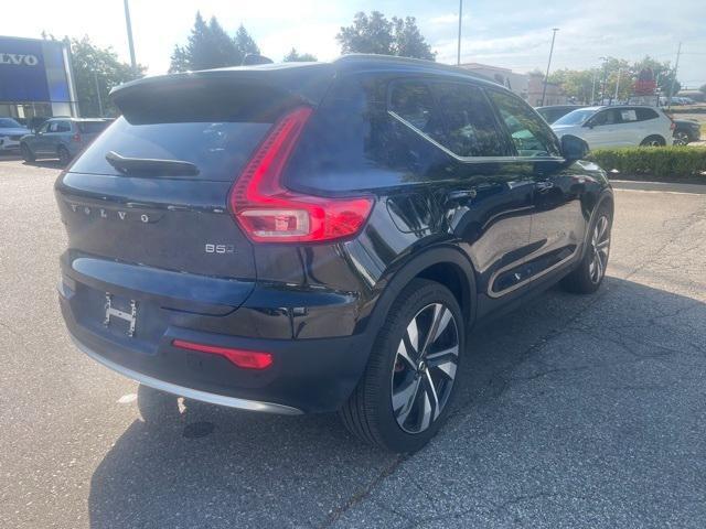 Photo of 2023 Onyx Black Metallic Volvo XC40