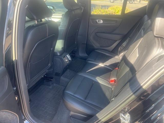 Photo of 2023 Onyx Black Metallic Volvo XC40