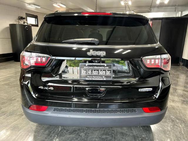Photo of 2018 Granite Crystal Metallic Clearcoat Jeep Compass