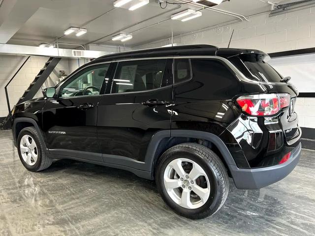 Photo of 2018 Granite Crystal Metallic Clearcoat Jeep Compass