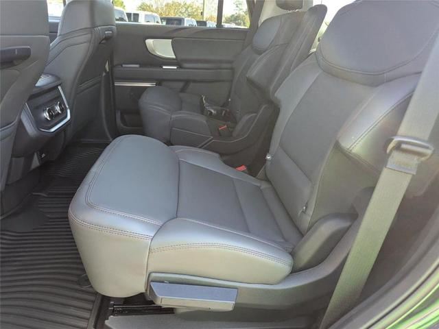 Photo of 2025 Dark Ford Expedition