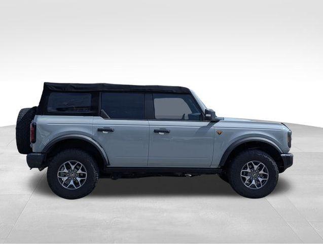 Photo of 2022 Green Ford Bronco