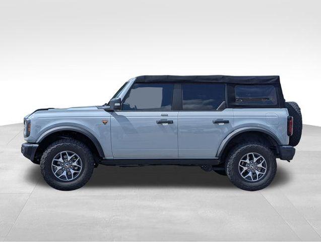 Photo of 2022 Green Ford Bronco
