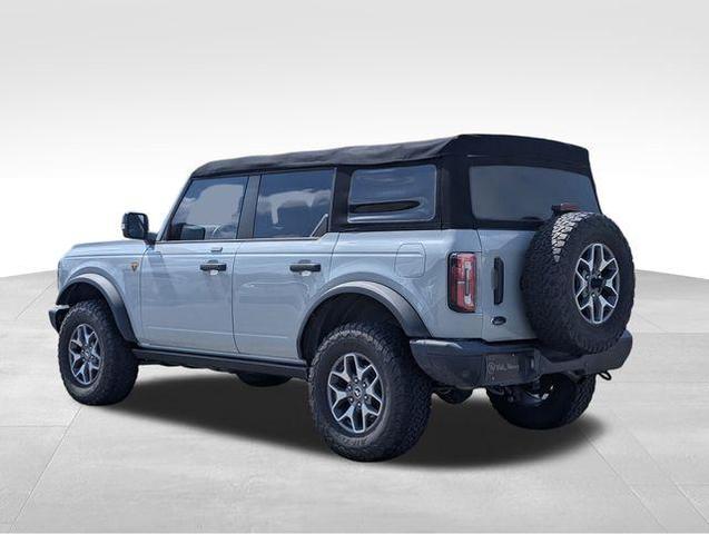 Photo of 2022 Green Ford Bronco