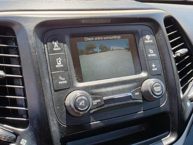 Photo of 2015 Gold Jeep Cherokee