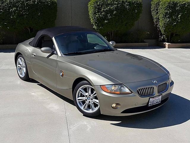 Photo of 2004 Gold BMW Z4