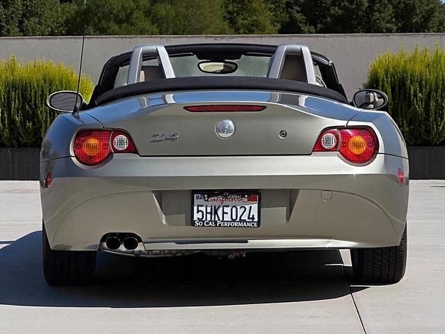 Photo of 2004 Gold BMW Z4