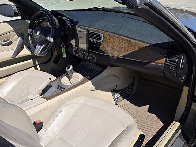 Photo of 2004 Gold BMW Z4