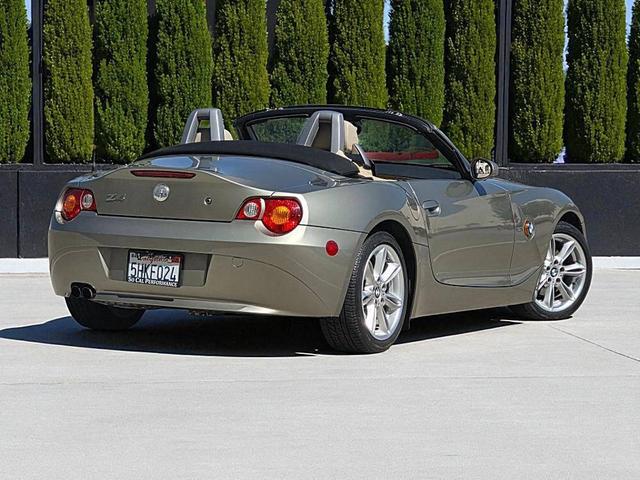 Photo of 2004 Gold BMW Z4