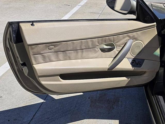 Photo of 2004 Gold BMW Z4