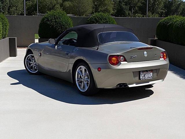 Photo of 2004 Gold BMW Z4