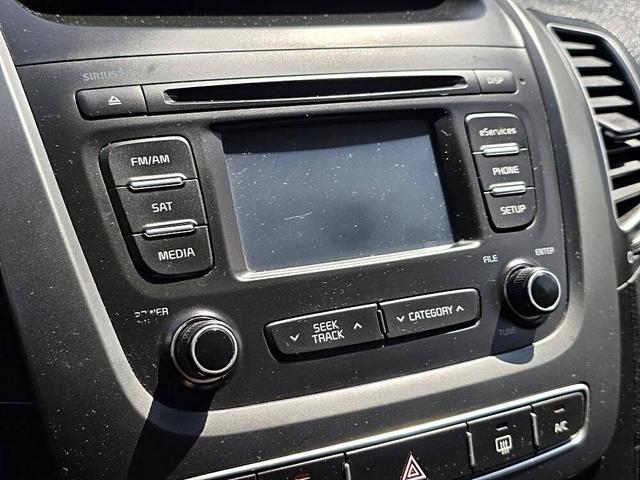 Photo of 2014 Snow White Pearl Kia Sorento