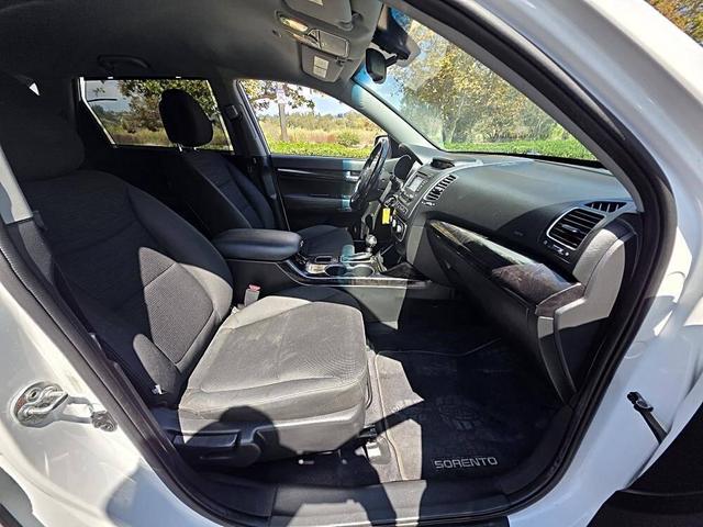 Photo of 2014 Snow White Pearl Kia Sorento
