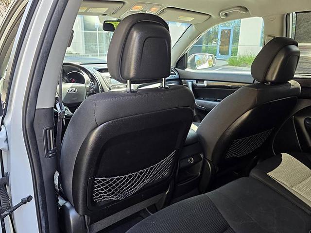 Photo of 2014 Snow White Pearl Kia Sorento